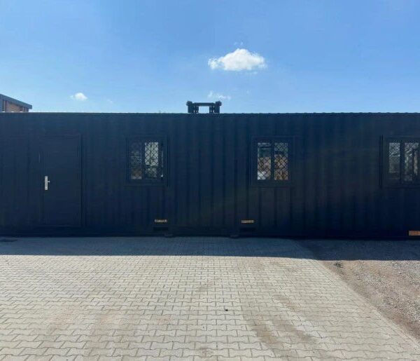 Casa Container 40 Piedi HC (High Cube) – Alloggio 12m "Black Edition" con Cucina e Bagno (Nuovo)